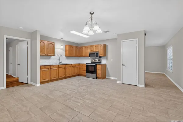 $1,895 | 9930 Trendwood, San Antonio, TX 78250