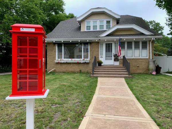 $675,000 | W65N780 Washington Avenue, Cedarburg, WI 53012