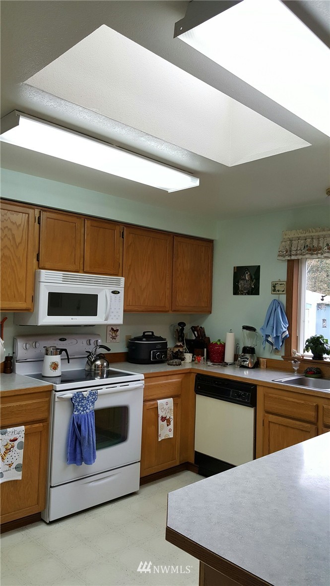 16205 Case Road Southwest Rochester, WA 98579 - Photo 2 of 7
