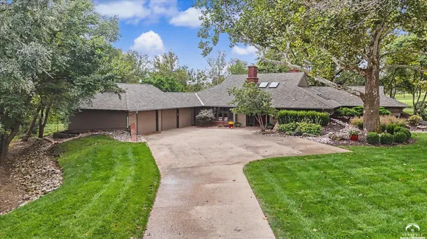 $1,300,000 | 3601 Quail Creek Court, Lawrence, KS 66047