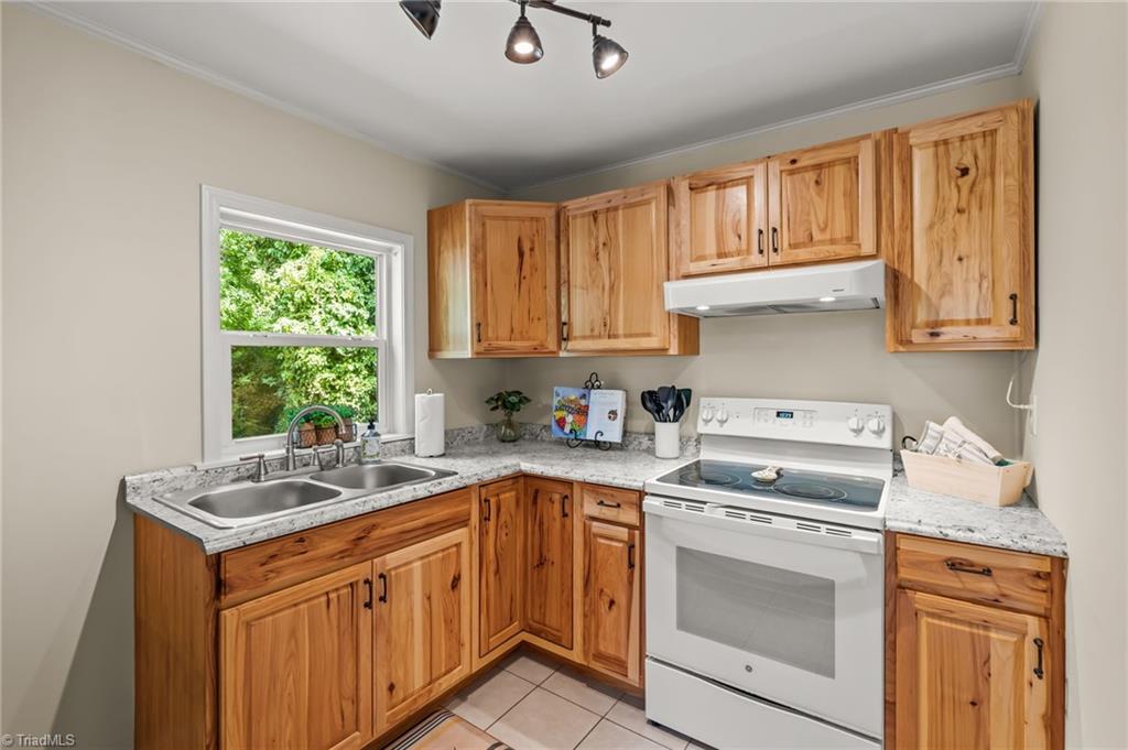 264 Beddington Street High Point, NC 27260 - Photo 10 of 29