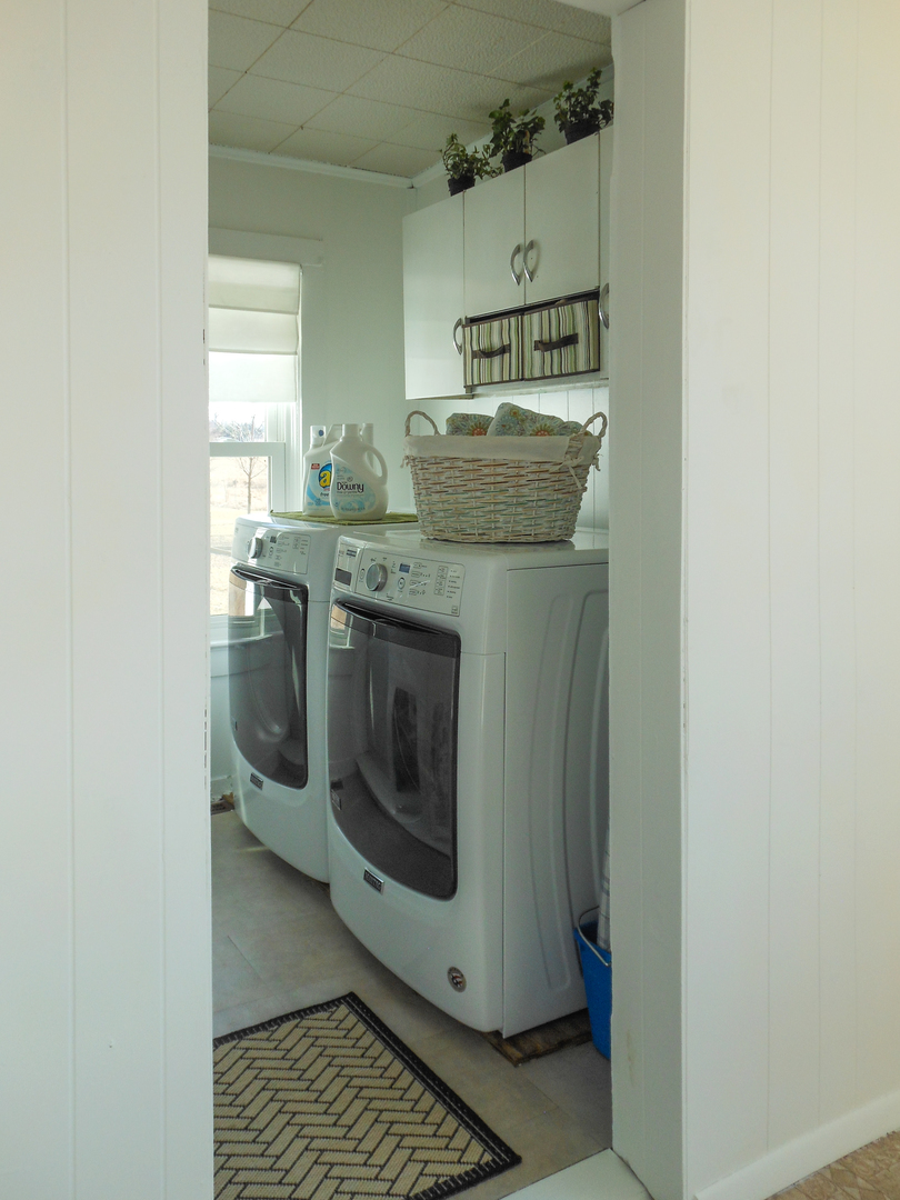3365 Hermann Road Lee, IL 60530 - Photo 20 of 63 a utility room with washer and dryer