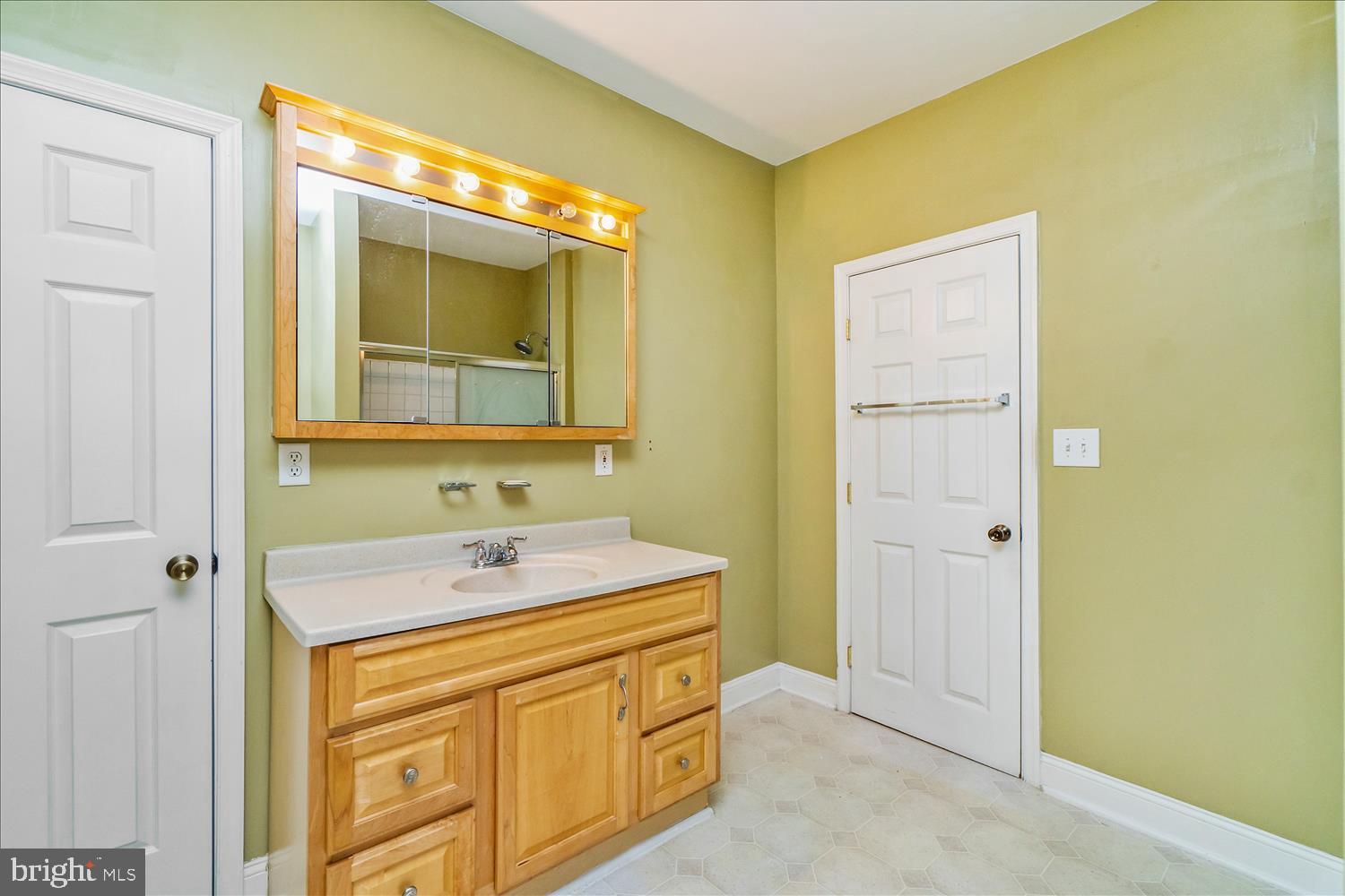 2927 Keswick Road Baltimore, MD 21211 - Photo 23 of 36 Master Bath