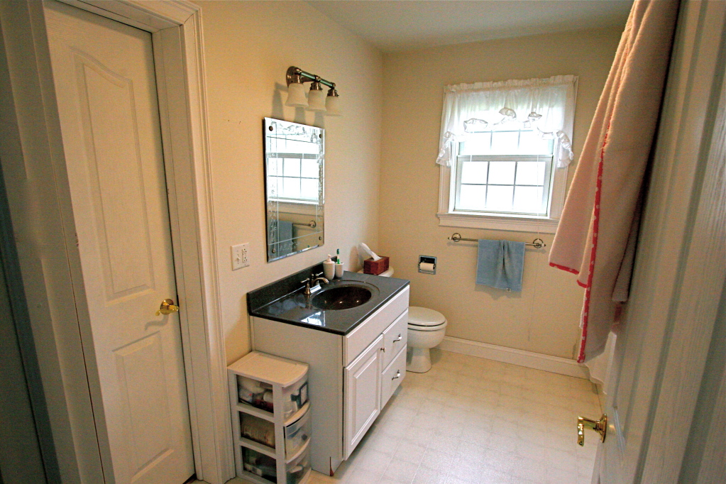 41 Fox Run Lee, MA 01238 - Photo 13 of 27 1st fl master bath with walk in closet