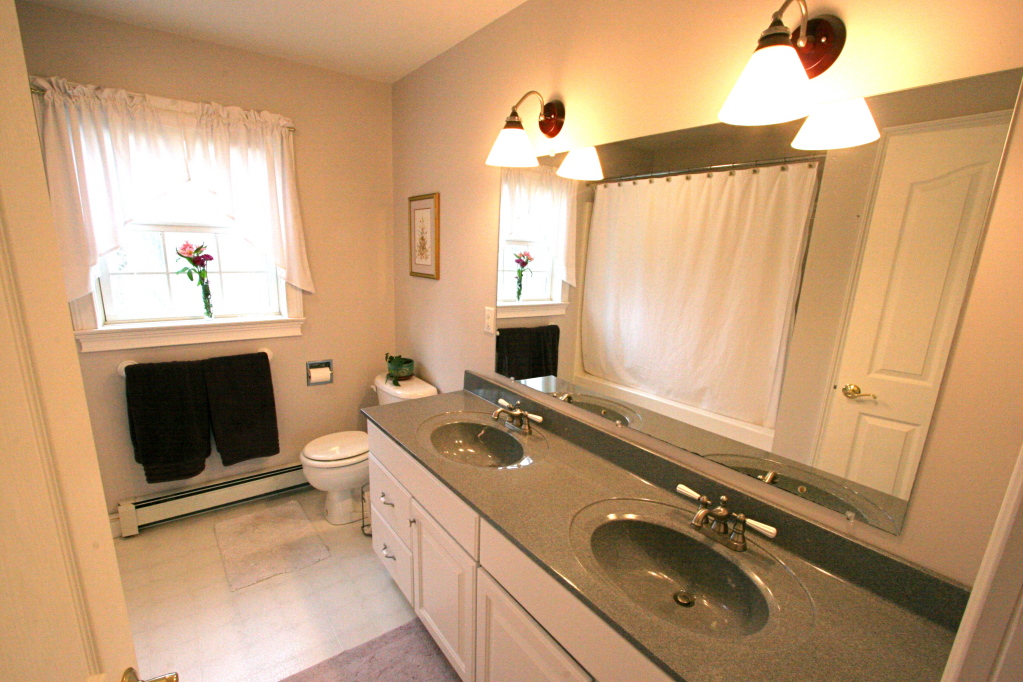 41 Fox Run Lee, MA 01238 - Photo 16 of 27 2nd floor shared bathroom