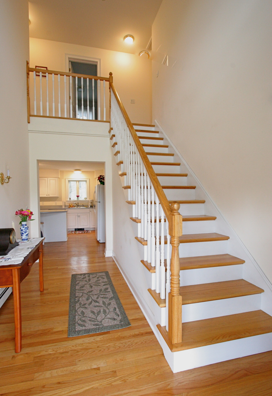 41 Fox Run Lee, MA 01238 - Photo 5 of 27 Foyer