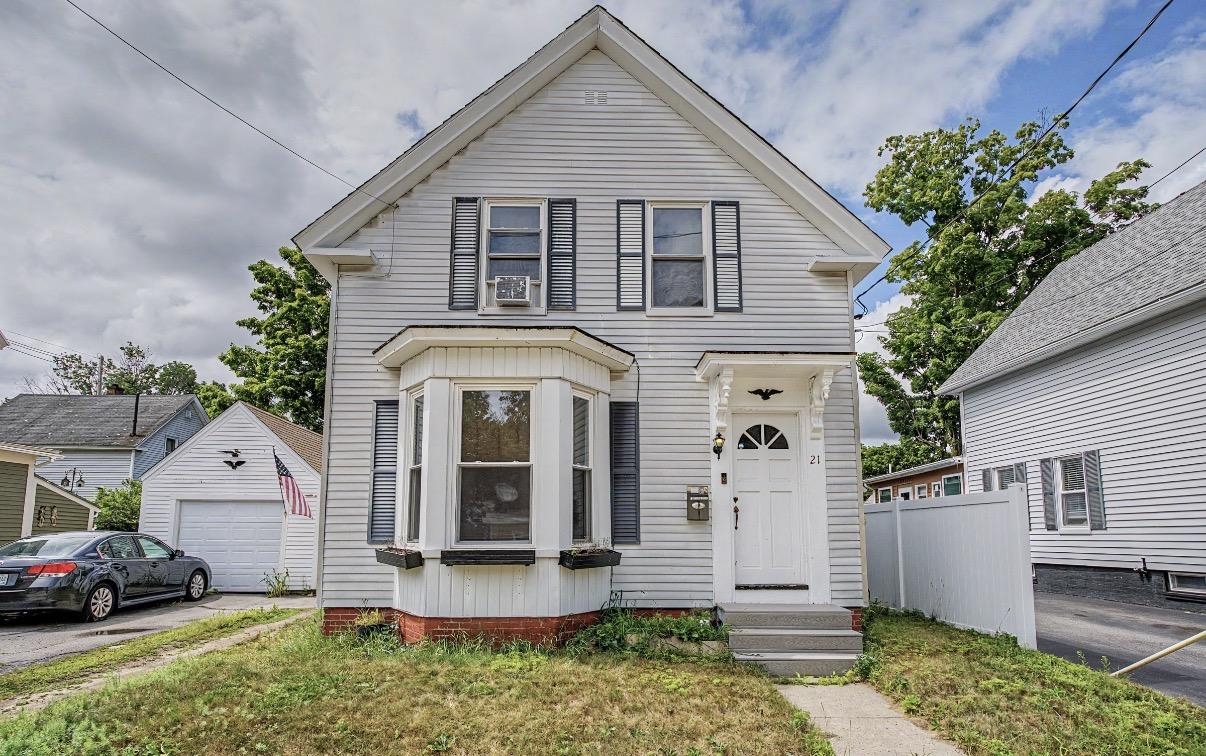 21 Silver Street Rochester, NH 03867 - Photo 1 of 22 Gallery Image 1