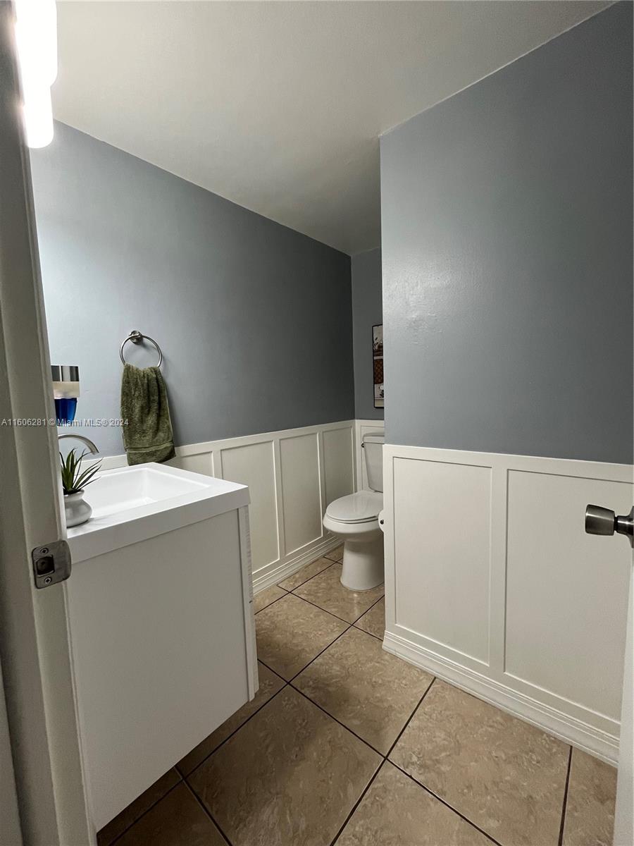 3490 Foxcroft Road, Unit B107 Miramar, FL 33025 - Photo 15 of 32 a utility room with dryer and washer
