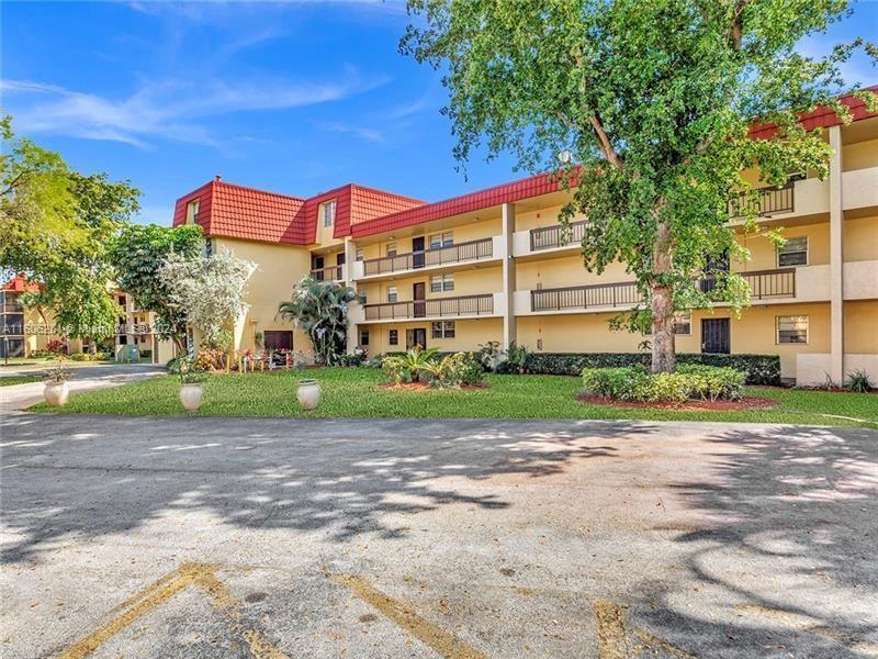 3490 Foxcroft Road, Unit B107 Miramar, FL 33025 - Photo 3 of 32 a view of a volley ball court