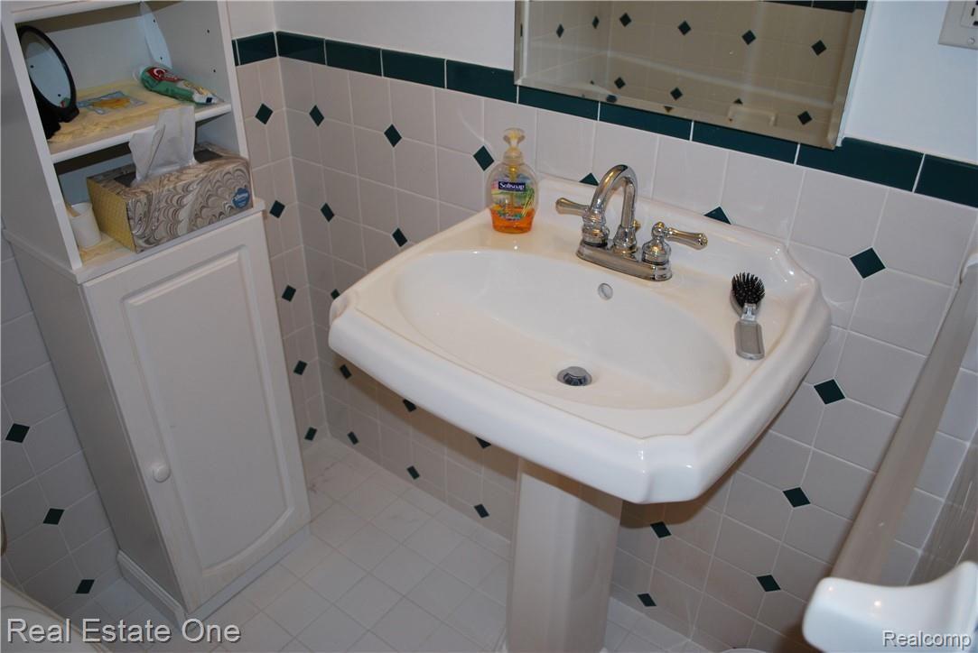 216 North Gulley Road Dearborn, MI 48128 - Photo 36 of 64 Pedestal Sink (Upstairs Bath)