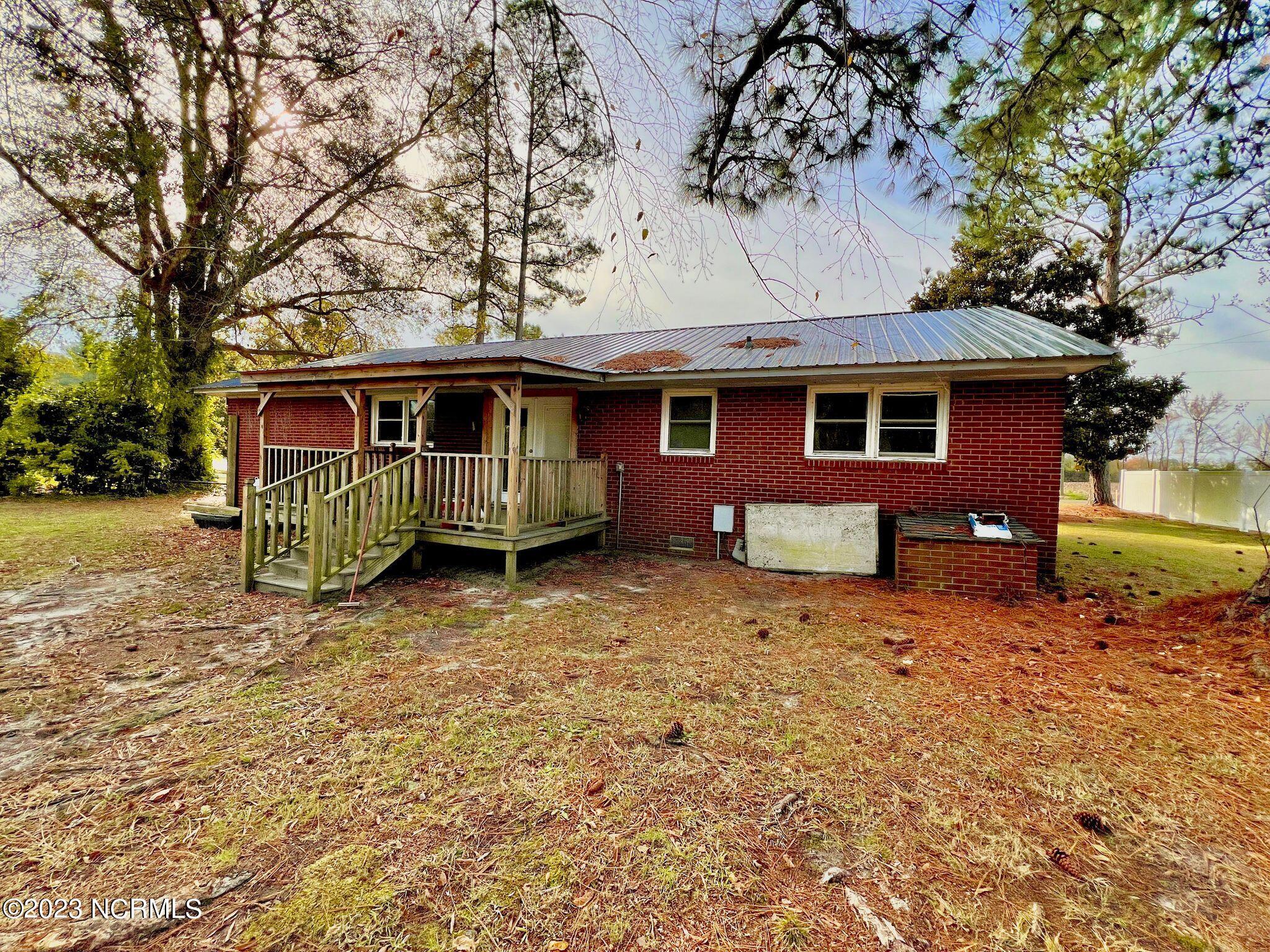 2561 Leslie R Stroud Road Kinston, NC 28504 - Photo 3 of 24 398407531_645412941003287_74152815228481