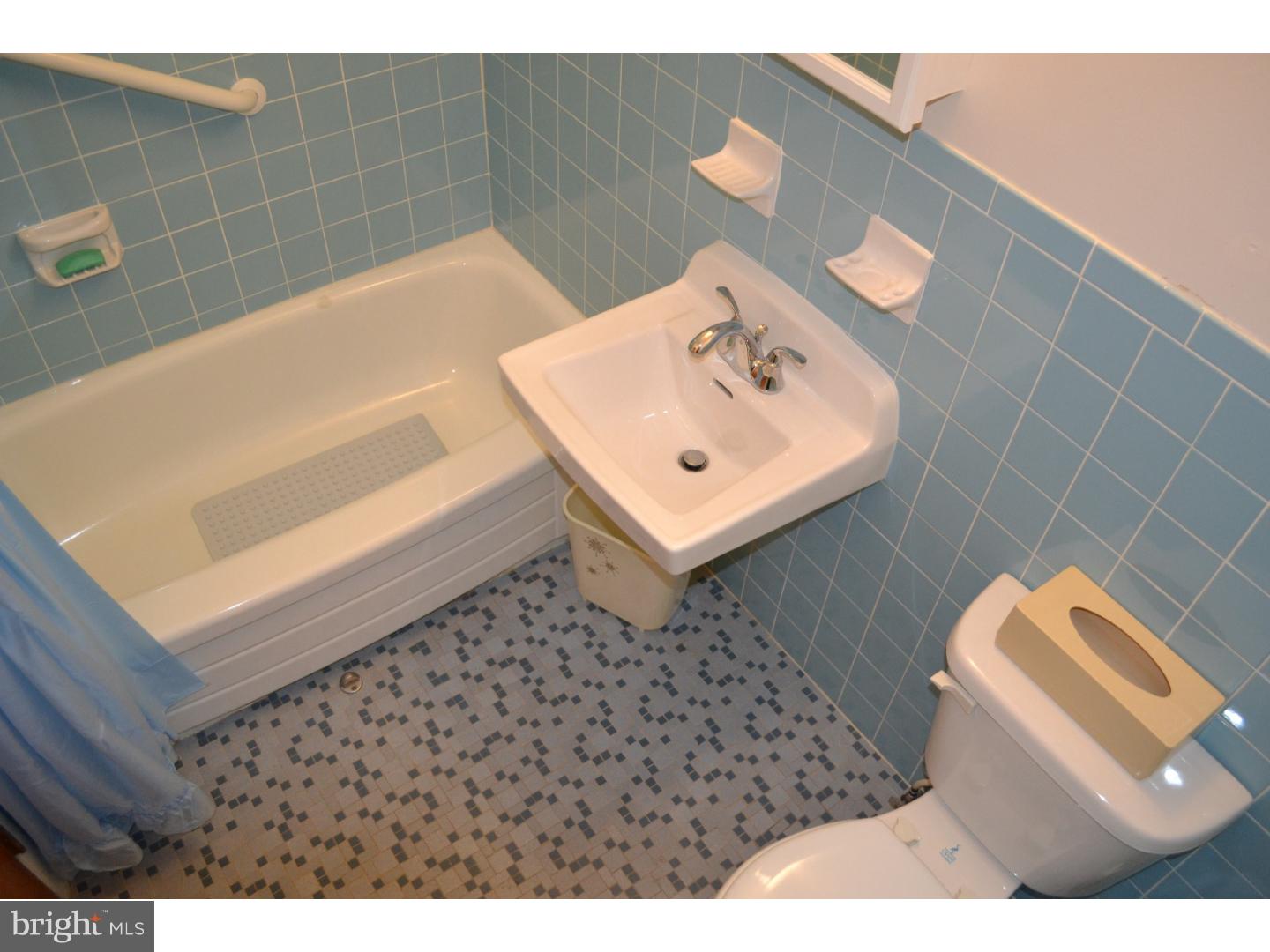 706 Marshall Road Brookhaven, PA 19015 - Photo 14 of 21 Bathroom