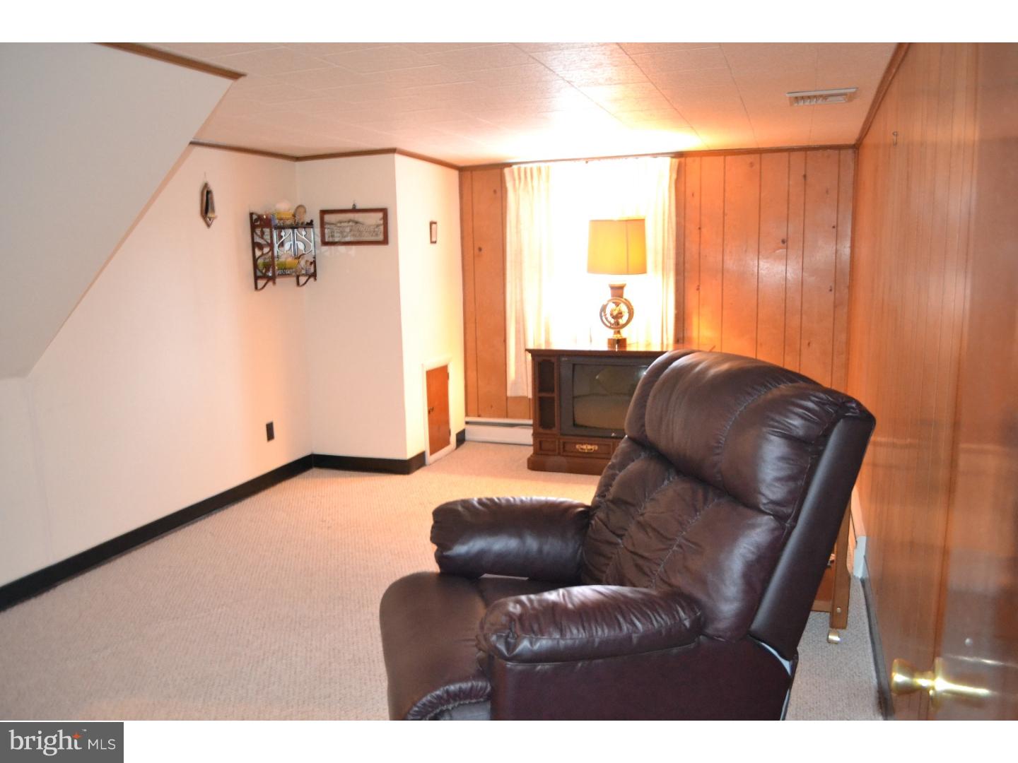 706 Marshall Road Brookhaven, PA 19015 - Photo 15 of 21 Family Room