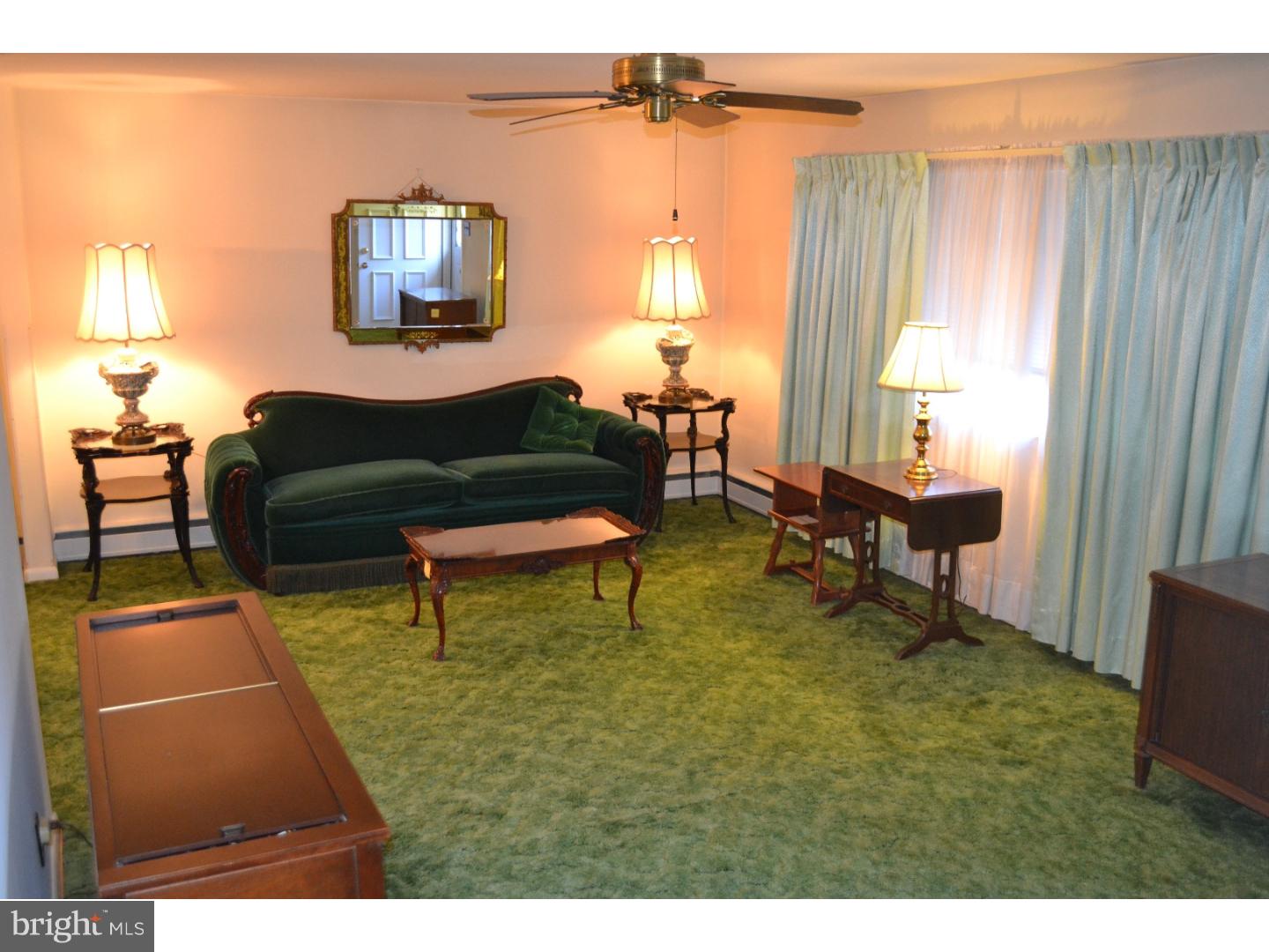 706 Marshall Road Brookhaven, PA 19015 - Photo 3 of 21 Living Room