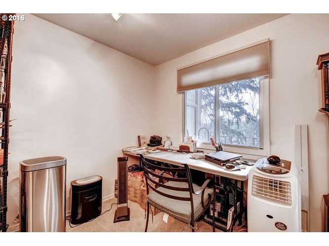 200 Southwest Burnham Road, Unit 102 Lake Oswego, OR 97034 - Photo 11 of 25 Gallery Image 11
