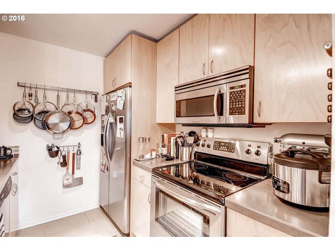 200 Southwest Burnham Road, Unit 102 Lake Oswego, OR 97034 - Photo 16 of 25 Gallery Image 16