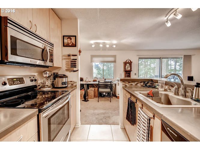 200 Southwest Burnham Road, Unit 102 Lake Oswego, OR 97034 - Photo 17 of 25 Gallery Image 17