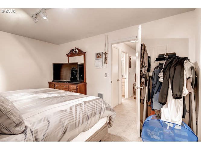 200 Southwest Burnham Road, Unit 102 Lake Oswego, OR 97034 - Photo 19 of 25 Gallery Image 19
