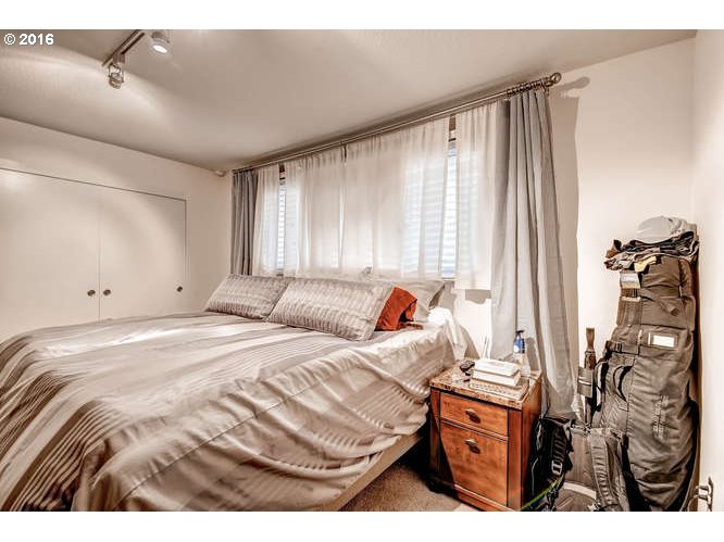 200 Southwest Burnham Road, Unit 102 Lake Oswego, OR 97034 - Photo 20 of 25 Gallery Image 20