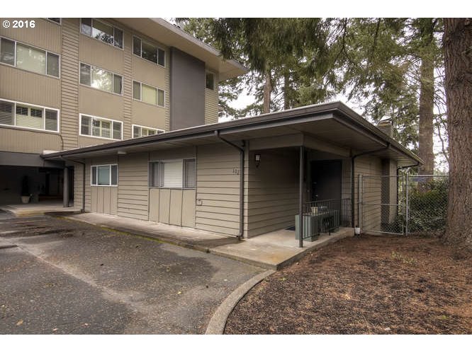200 Southwest Burnham Road, Unit 102 Lake Oswego, OR 97034 - Photo 2 of 25 Gallery Image 2