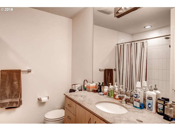 200 Southwest Burnham Road, Unit 102 Lake Oswego, OR 97034 - Photo 21 of 25 Gallery Image 21