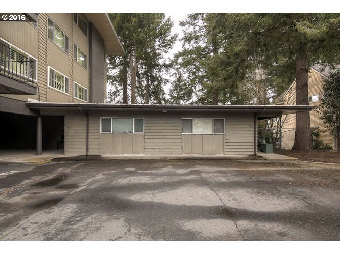 200 Southwest Burnham Road, Unit 102 Lake Oswego, OR 97034 - Photo 3 of 25 Gallery Image 3