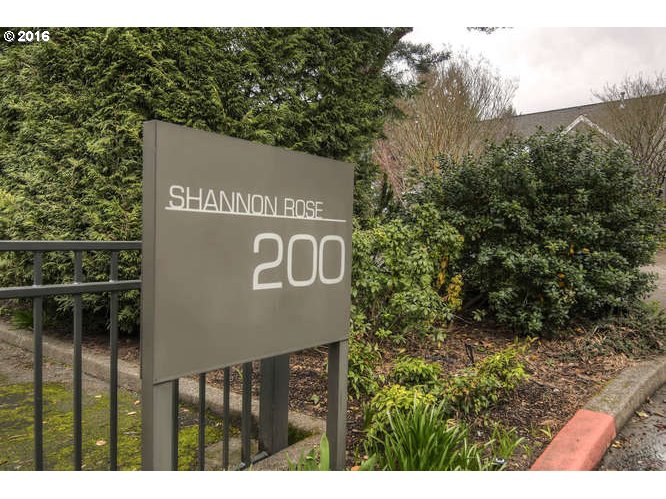 200 Southwest Burnham Road, Unit 102 Lake Oswego, OR 97034 - Photo 4 of 25 Gallery Image 4