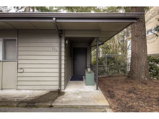 200 Southwest Burnham Road, Unit 102 Lake Oswego, OR 97034 - Photo 5 of 25 Gallery Image 5