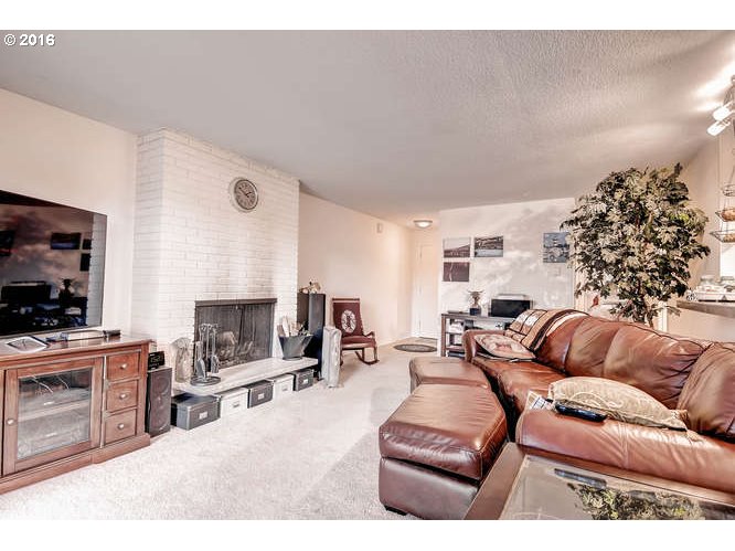 200 Southwest Burnham Road, Unit 102 Lake Oswego, OR 97034 - Photo 8 of 25 Gallery Image 8