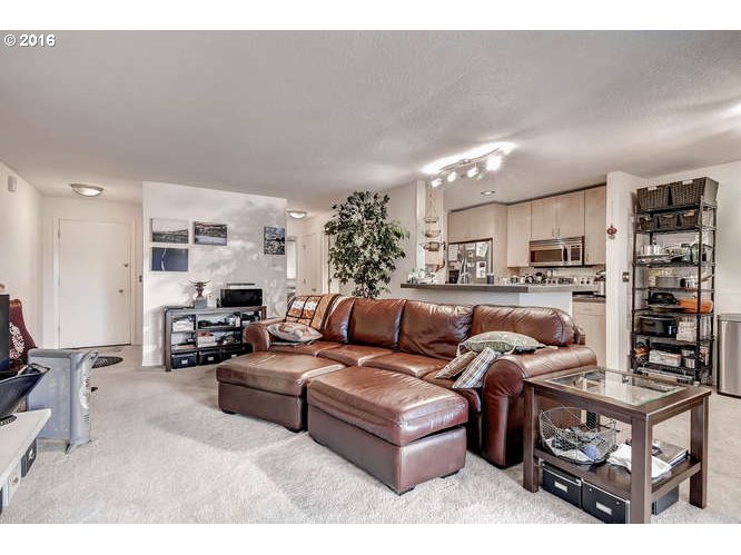 200 Southwest Burnham Road, Unit 102 Lake Oswego, OR 97034 - Photo 10 of 25 Gallery Image 10