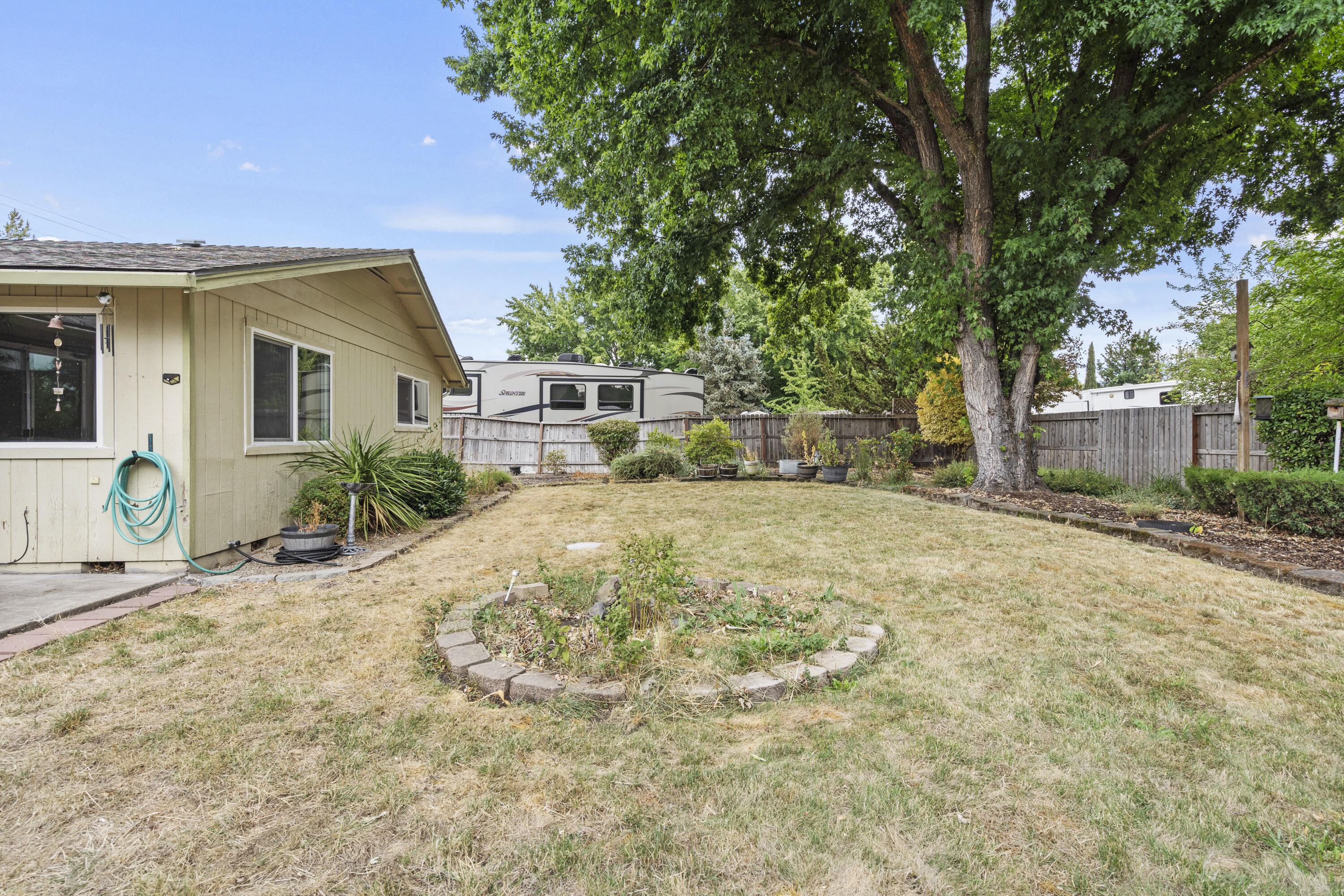 2622 Delta Waters Road Medford, OR 97504 - Photo 23 of 32 2622 Delta Waters Rd - 18