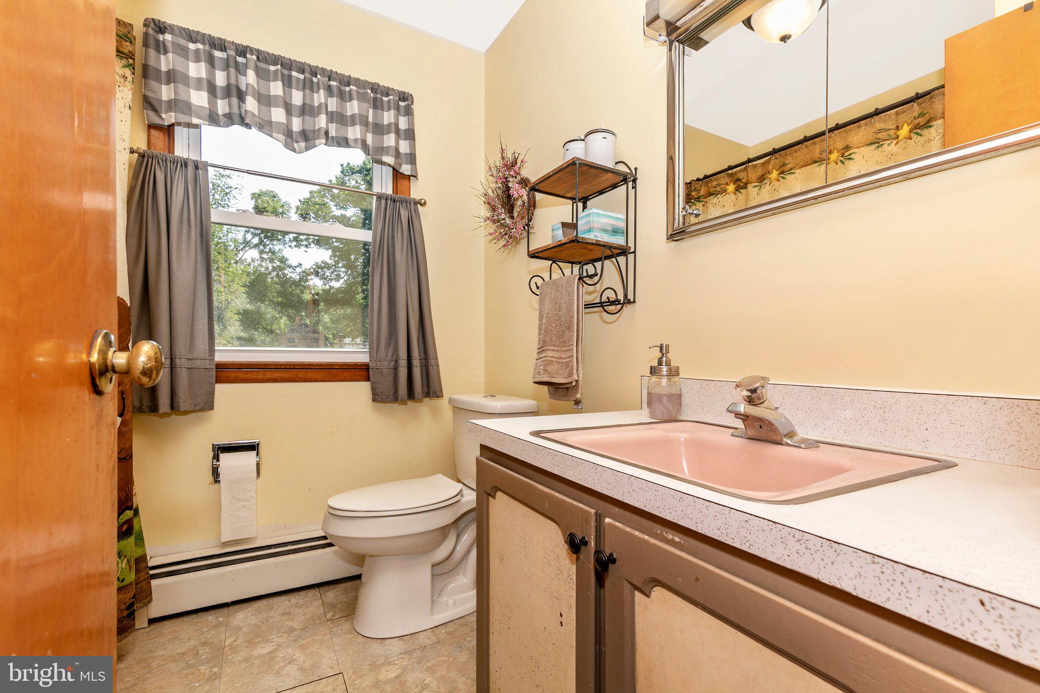 10641 Powell Road Thurmont, MD 21788 - Photo 27 of 53 Hall Bath