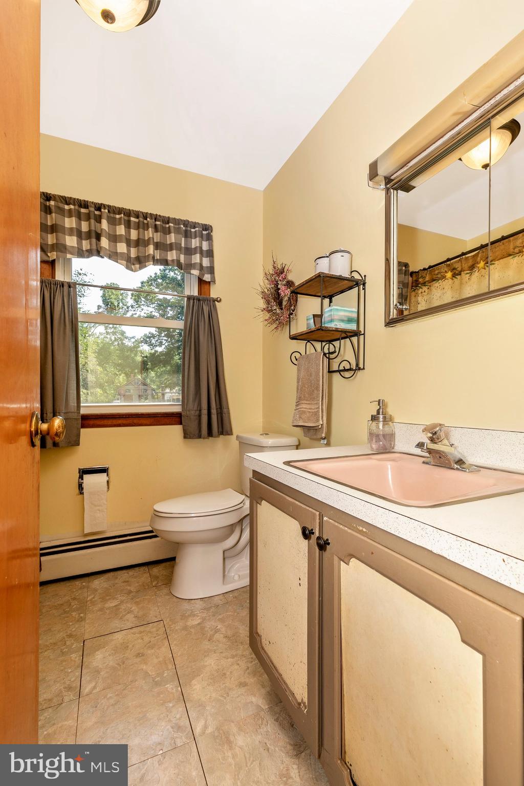 10641 Powell Road Thurmont, MD 21788 - Photo 28 of 53 Hall Bath