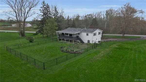 $325,000 | 9848 Chestnut Ridge Road, Royalton, NY 14105