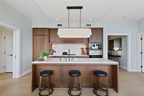 $730,000 | 1001 Julia Street, Unit 6A, New Orleans, LA 70113