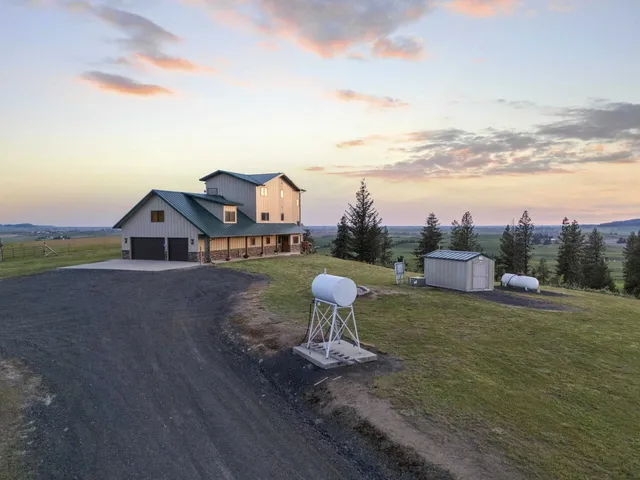 $1,600,000 | 26004 East Horton Road, Rockford, WA 99030