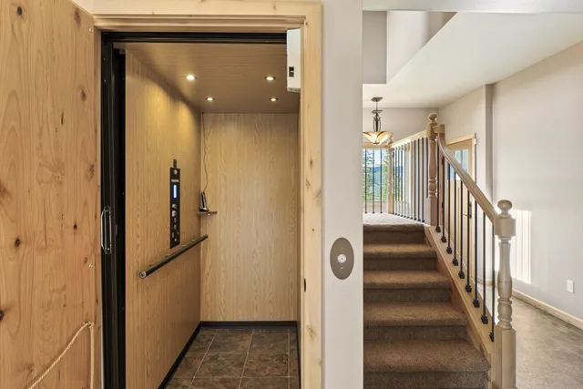 $1,600,000 | 26004 East Horton Road, Rockford, WA 99030