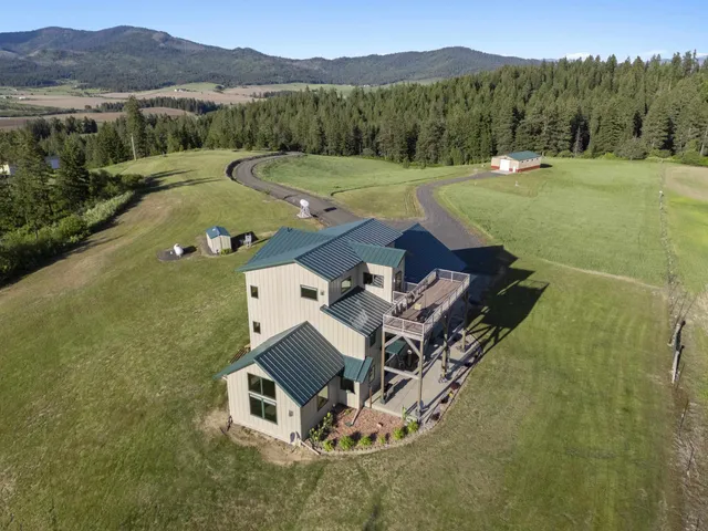 $1,600,000 | 26004 East Horton Road, Rockford, WA 99030
