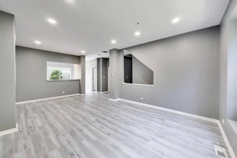 $434,000 | 124 Rosehall Drive, Lake Zurich, IL 60047
