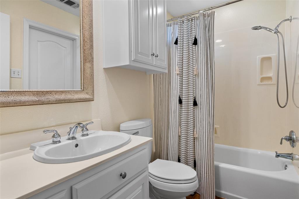 8903 Ravenswood Road Granbury, TX 76049 - Photo 26 of 36 Upstairs Full Bath