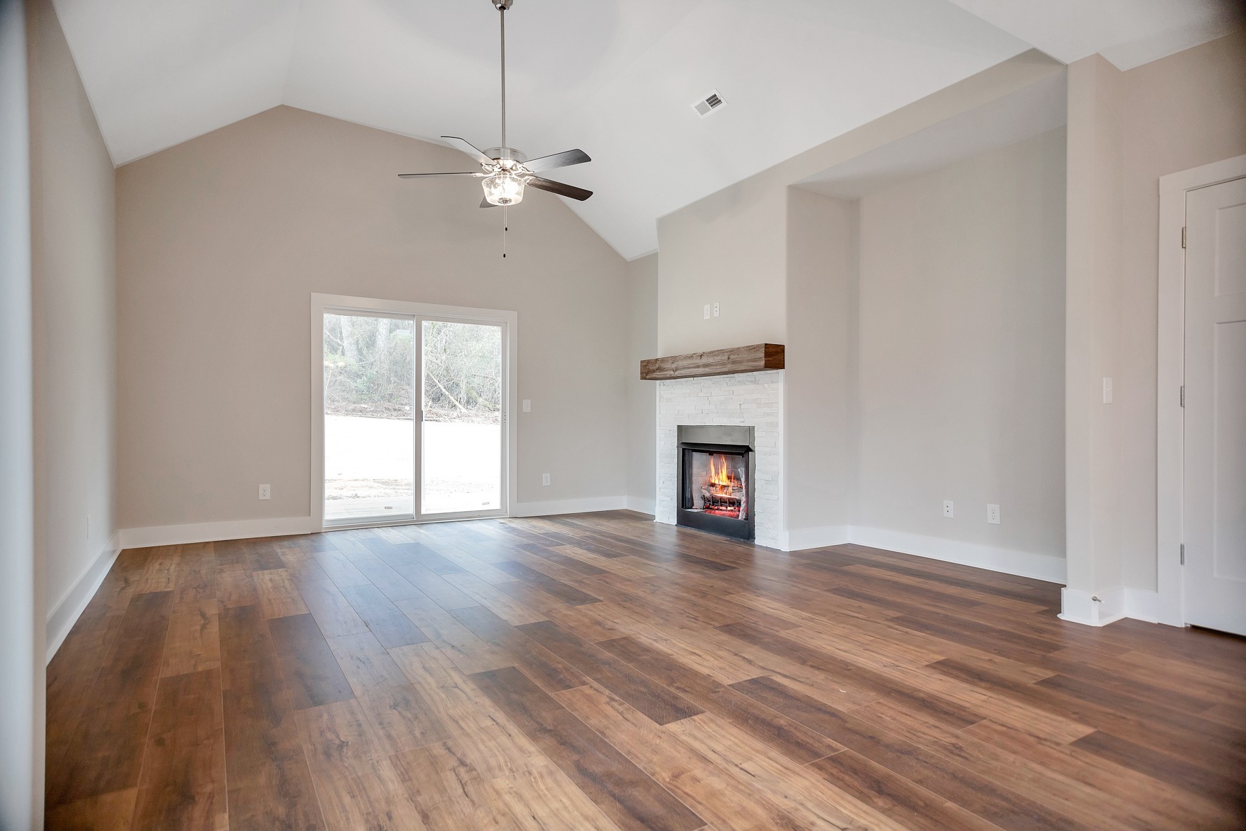 1668 Rains Road Clarksville, TN 37042 - Photo 3 of 49 Gallery Image 3