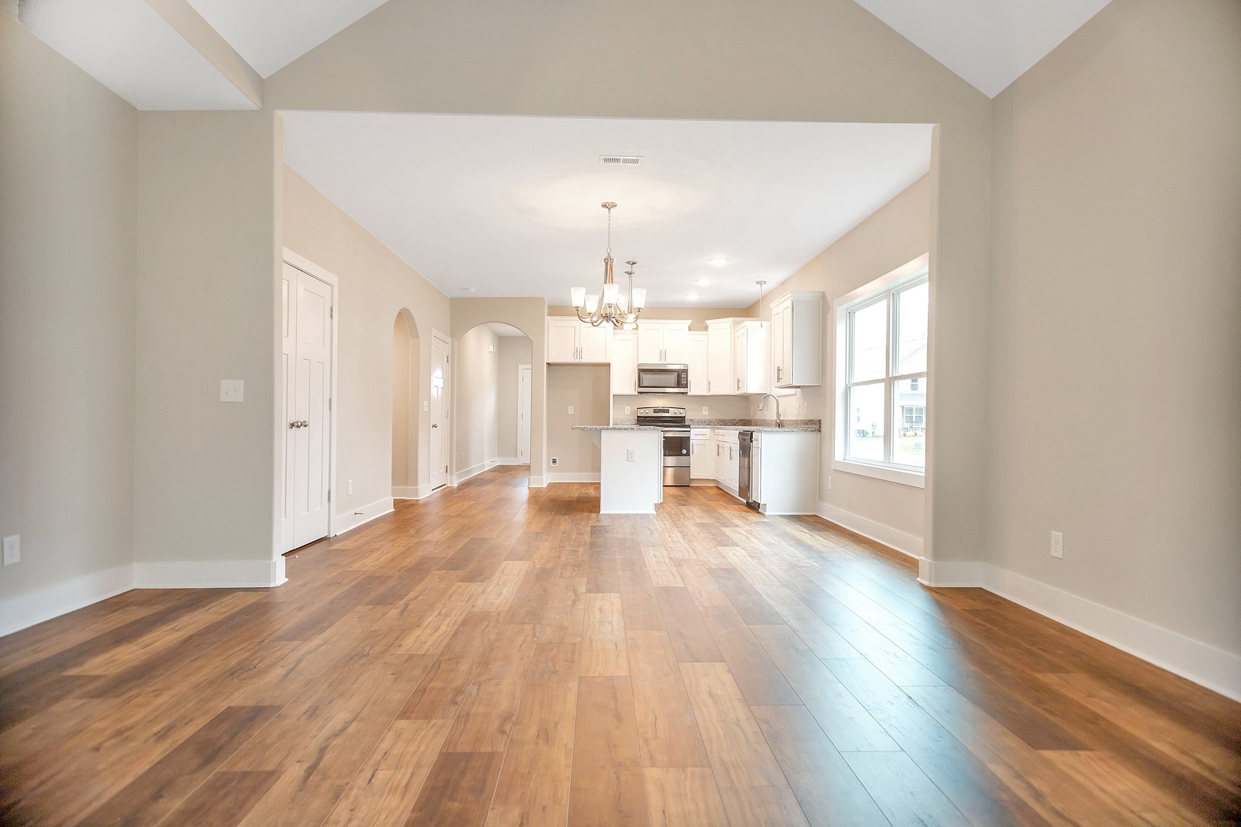 1668 Rains Road Clarksville, TN 37042 - Photo 6 of 49 Gallery Image 6