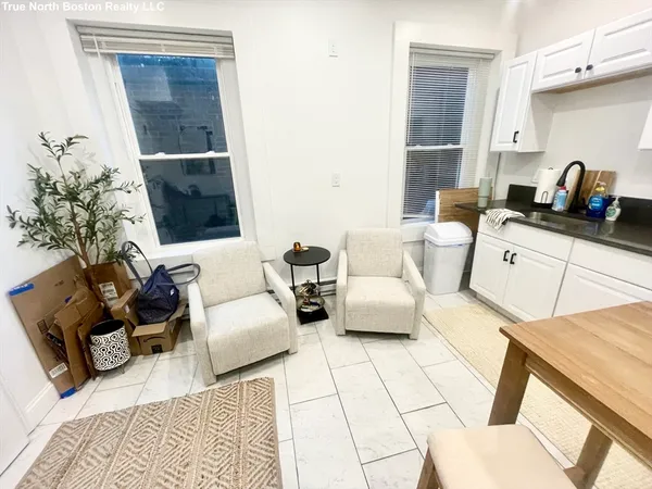 $2,700 | 206 Hanover Street, Unit 2, Boston, MA 02113