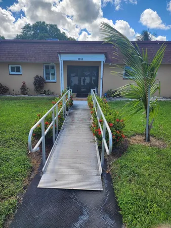 $3,200 | 1616 Crandon Avenue, West Palm Beach, FL 33407