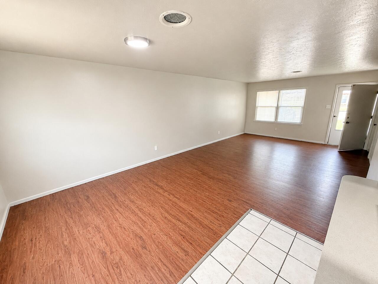 5615 44th Street Lubbock, TX 79414 - Photo 3 of 9 Living Room