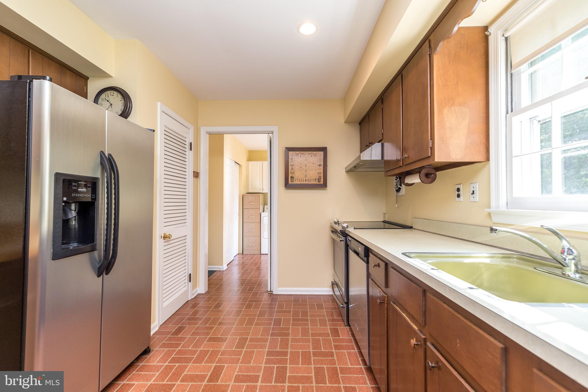 50 Pinevale Road Doylestown, PA 18901 - Photo 20 of 57 Large pantry