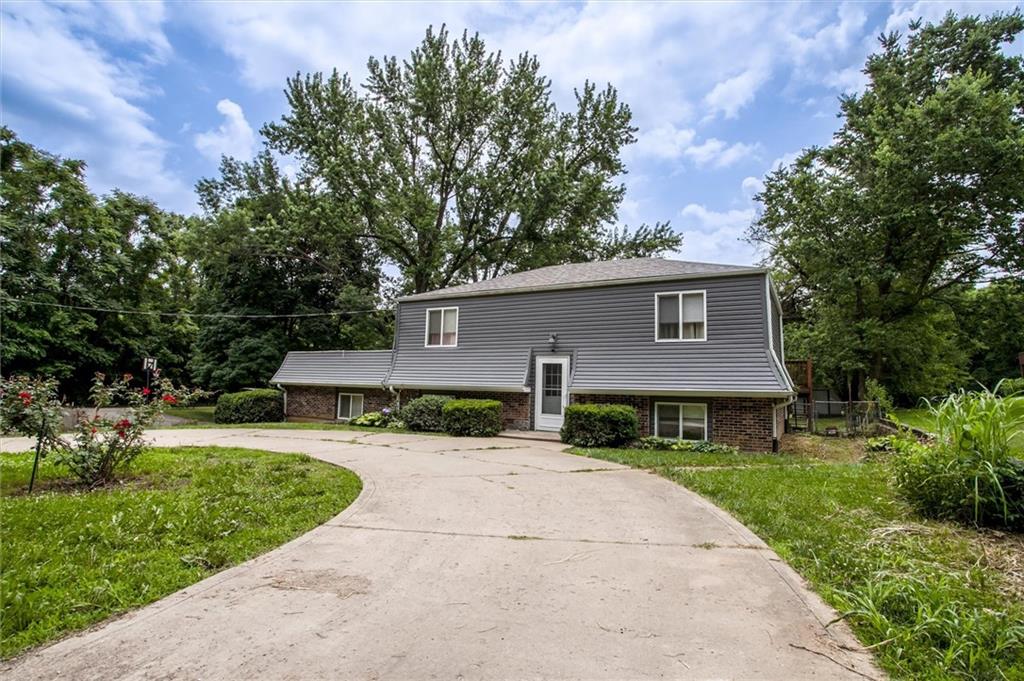 9251 Liggett Road Kansas City, KS 66109 - Photo 2 of 37