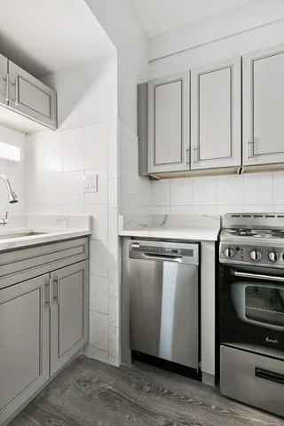 $1,725 | 4520 North Clarendon Avenue, Unit 408, Chicago, IL 60640