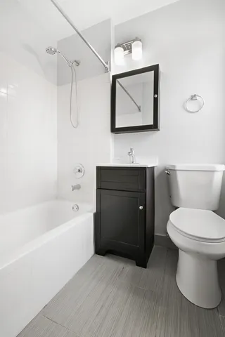 $1,725 | 4520 North Clarendon Avenue, Unit 408, Chicago, IL 60640