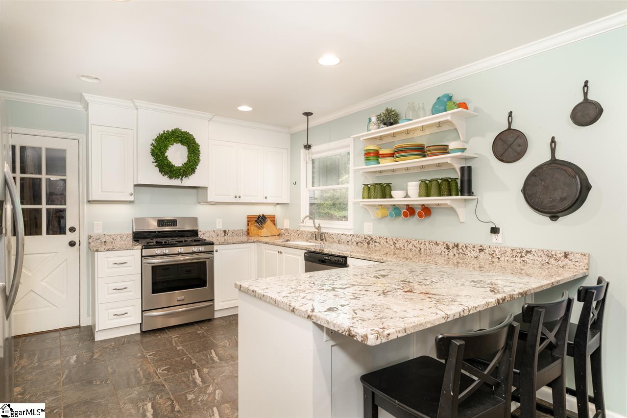 210 Overcreek Road Greenville, SC 29607 - Photo 8 of 34 Gallery Image 8